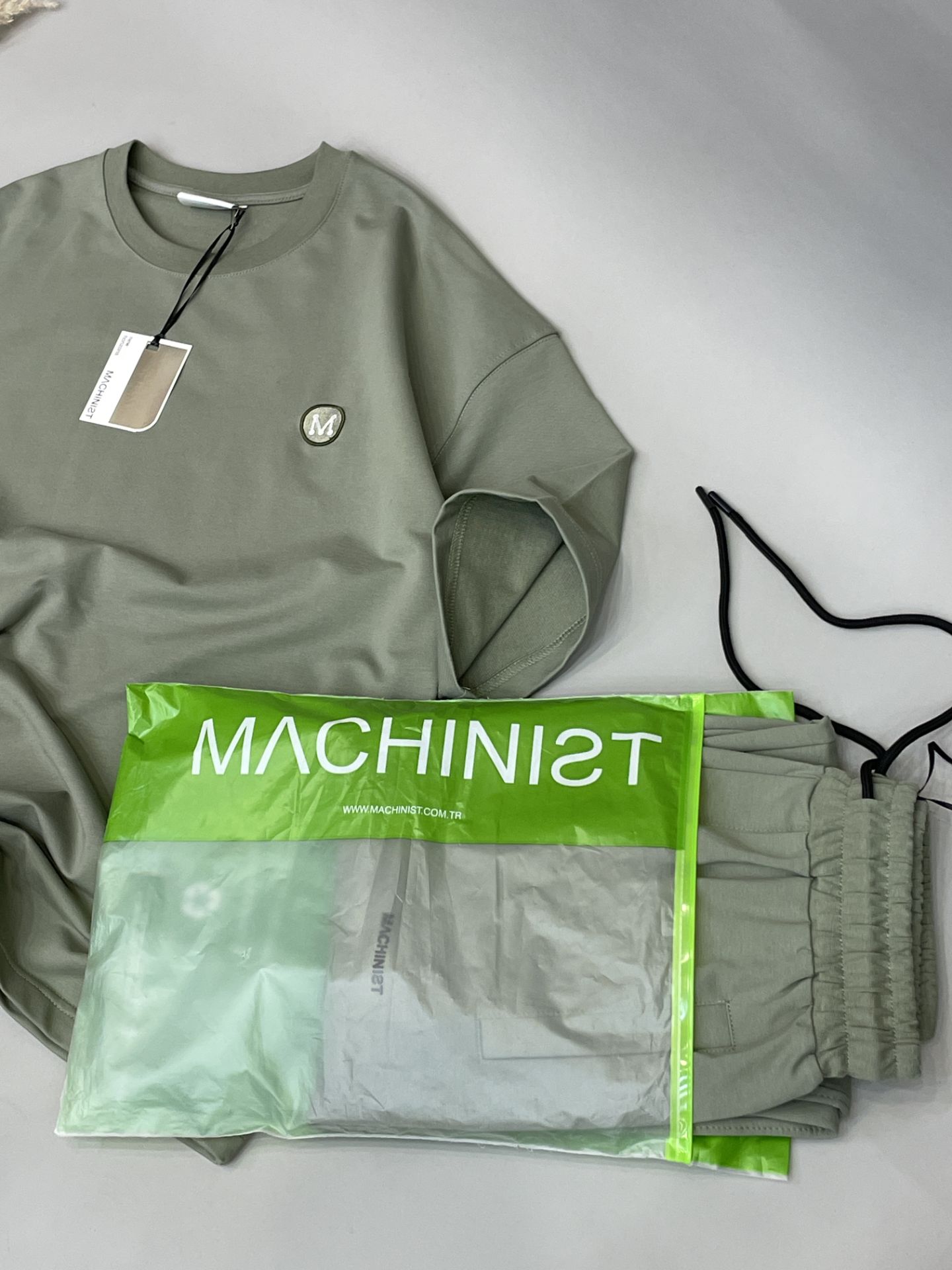 تیشرت از برندmachinist( گلدوزی)